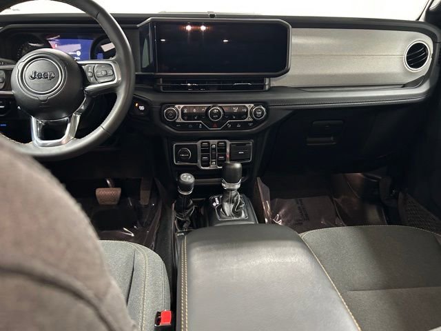 Used 2024 Jeep Wrangler Unlimited Sahara w/ Technology Group image 16