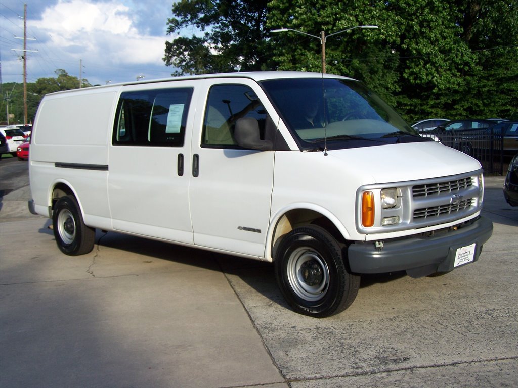 Used 2002 Chevrolet Express 3500 Extended RWD image 3
