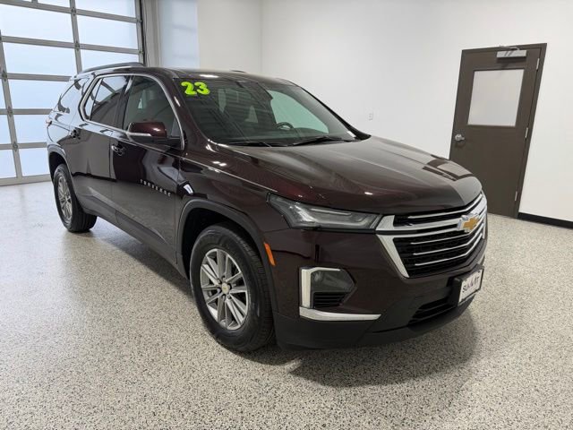 Used 2023 Chevrolet Traverse LT FWD image 2