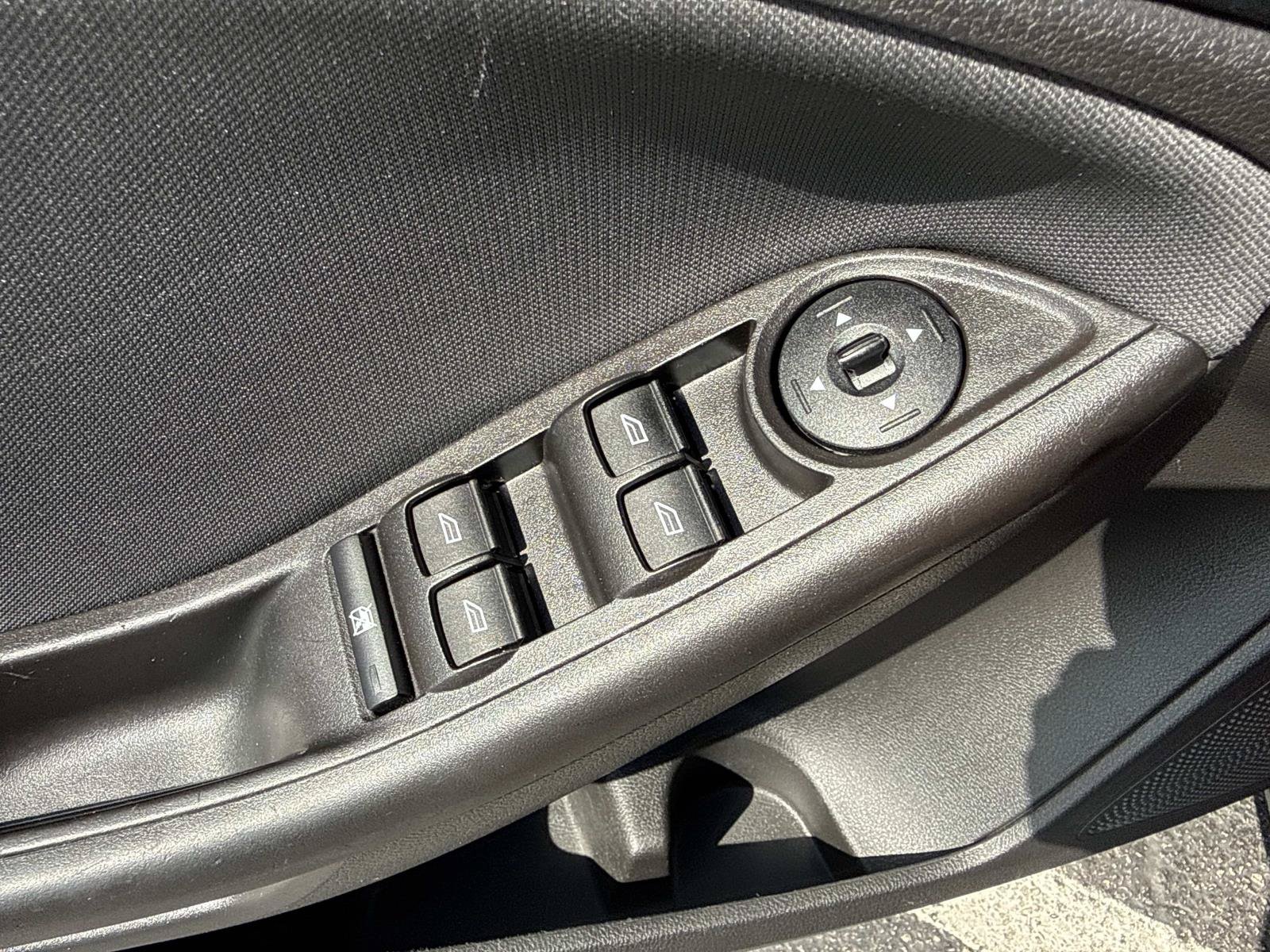 Used 2018 Ford Focus SE FWD image 19