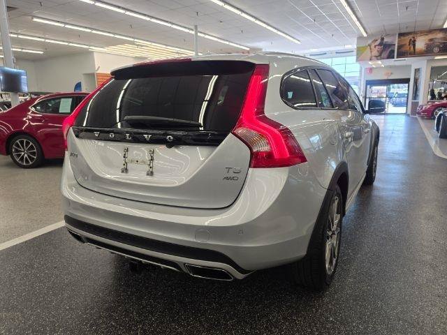 Used 2017 Volvo V60 T5 Cross Country w/ Climate Package AWD/4WD image 5