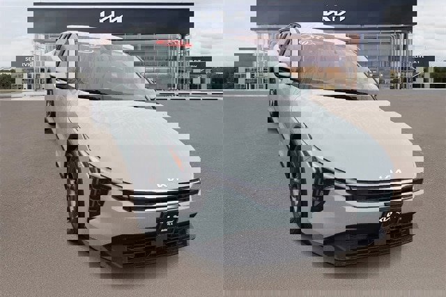 New 2025 Kia K4 LXS image 9