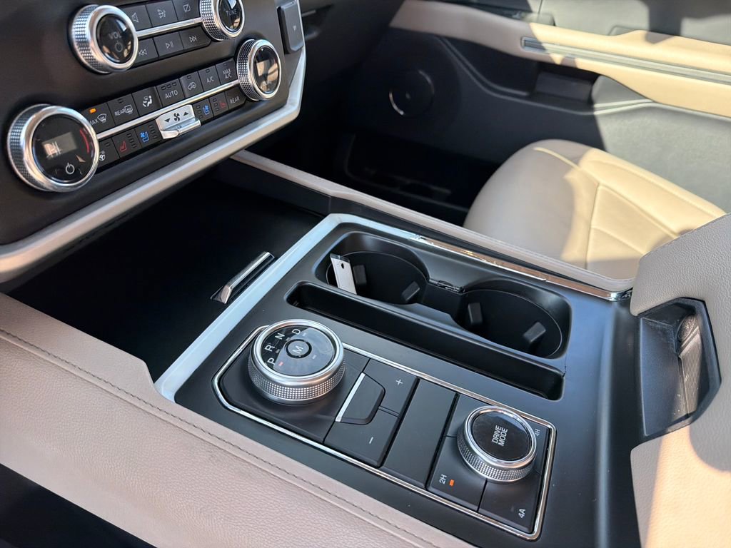 Used 2024 Ford Expedition Max XLT AWD/4WD image 23