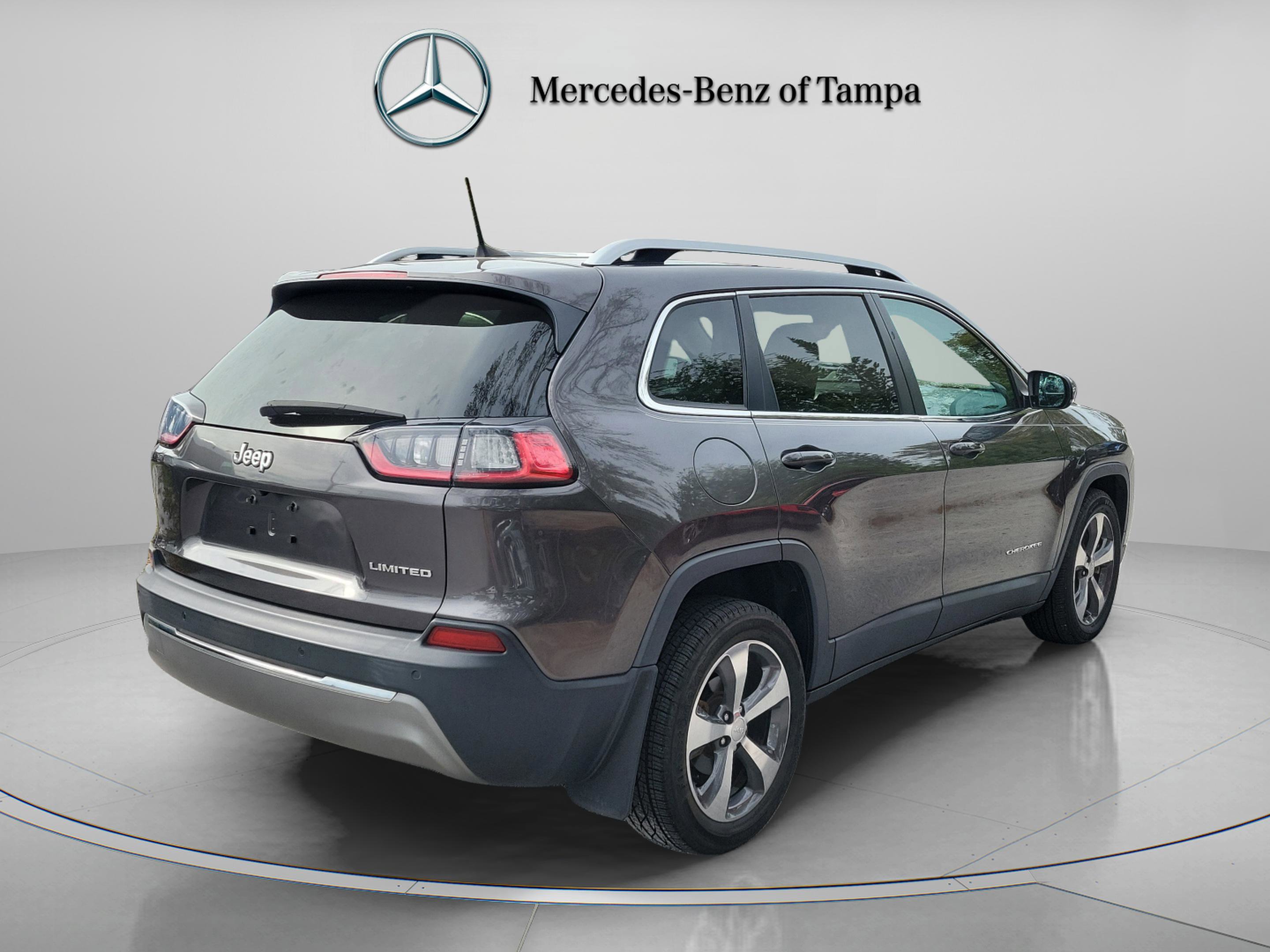 Used 2019 Jeep Cherokee Limited image 3