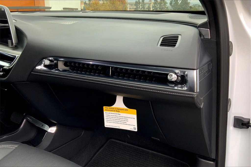 Used 2025 Cadillac Lyriq Sport image 32