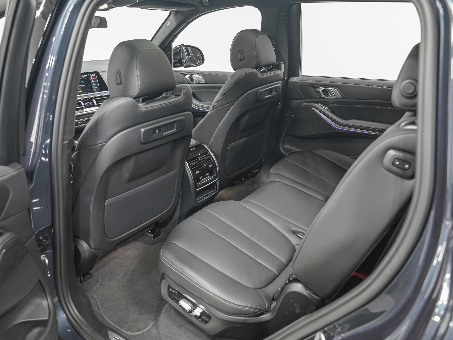 Used 2022 BMW X7 xDrive40i w/ M Sport Package image 26