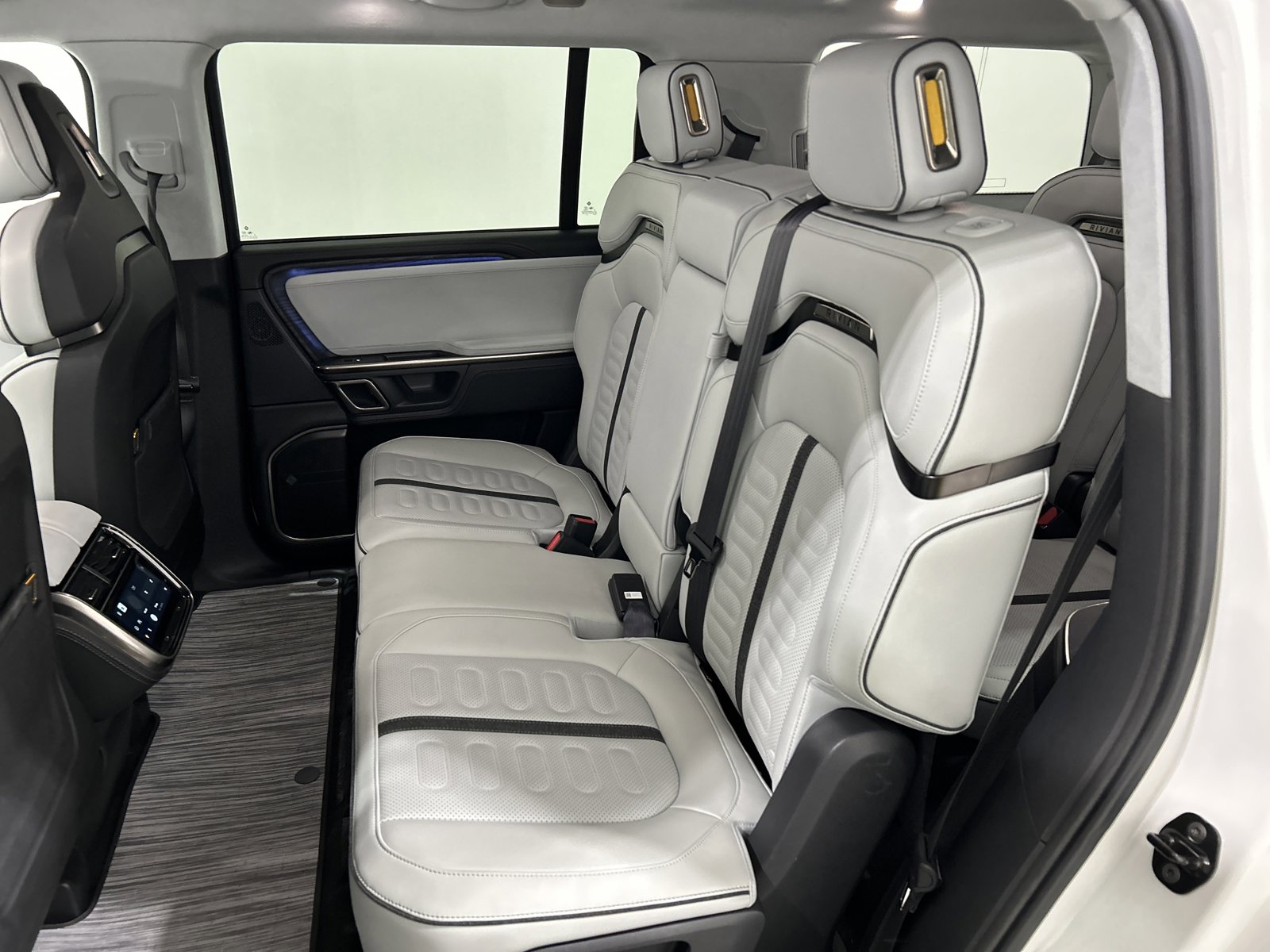 Used 2024 Rivian R1S Adventure AWD/4WD image 21