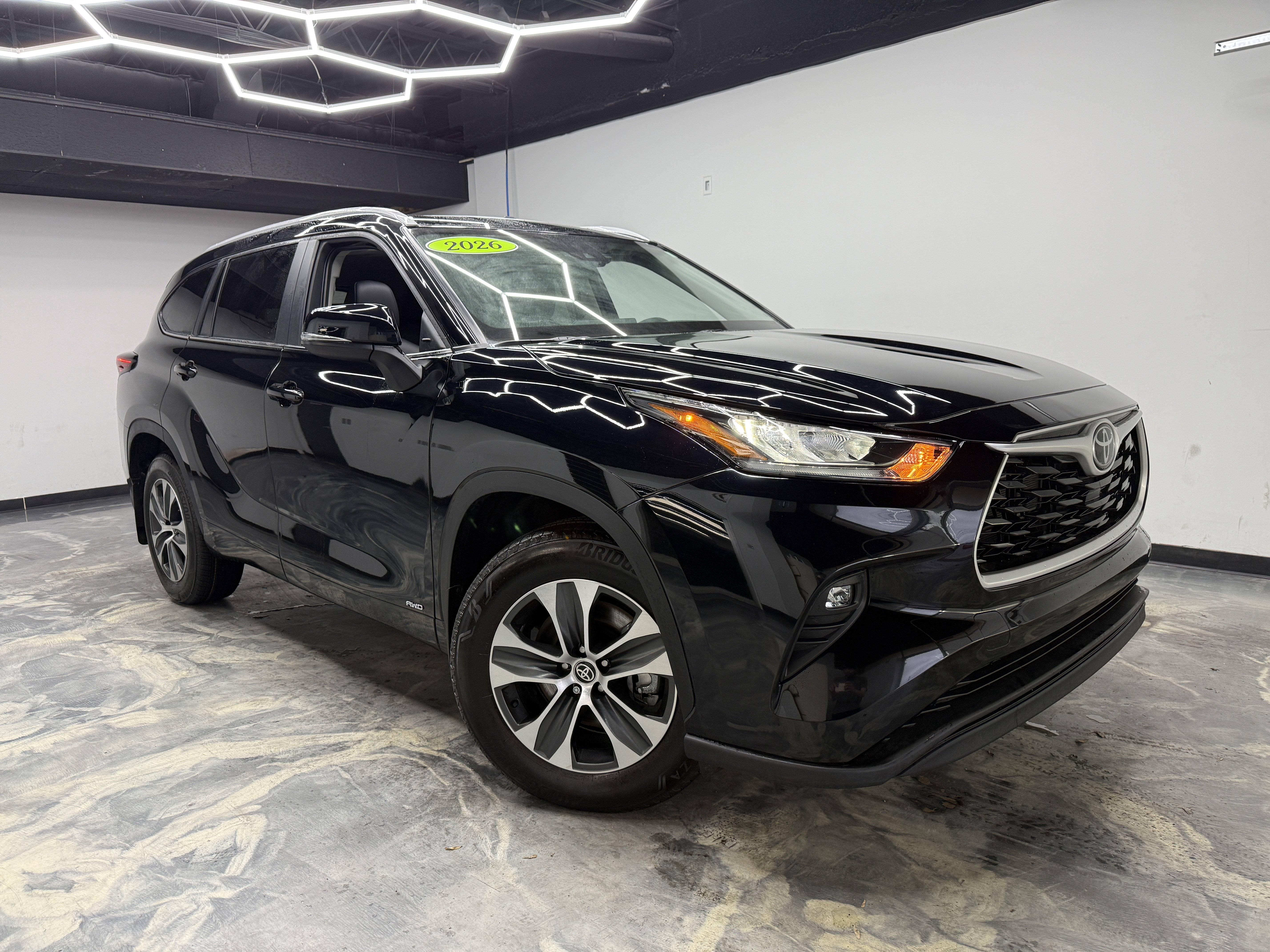 Used 2026 Toyota Highlander XLE image 6