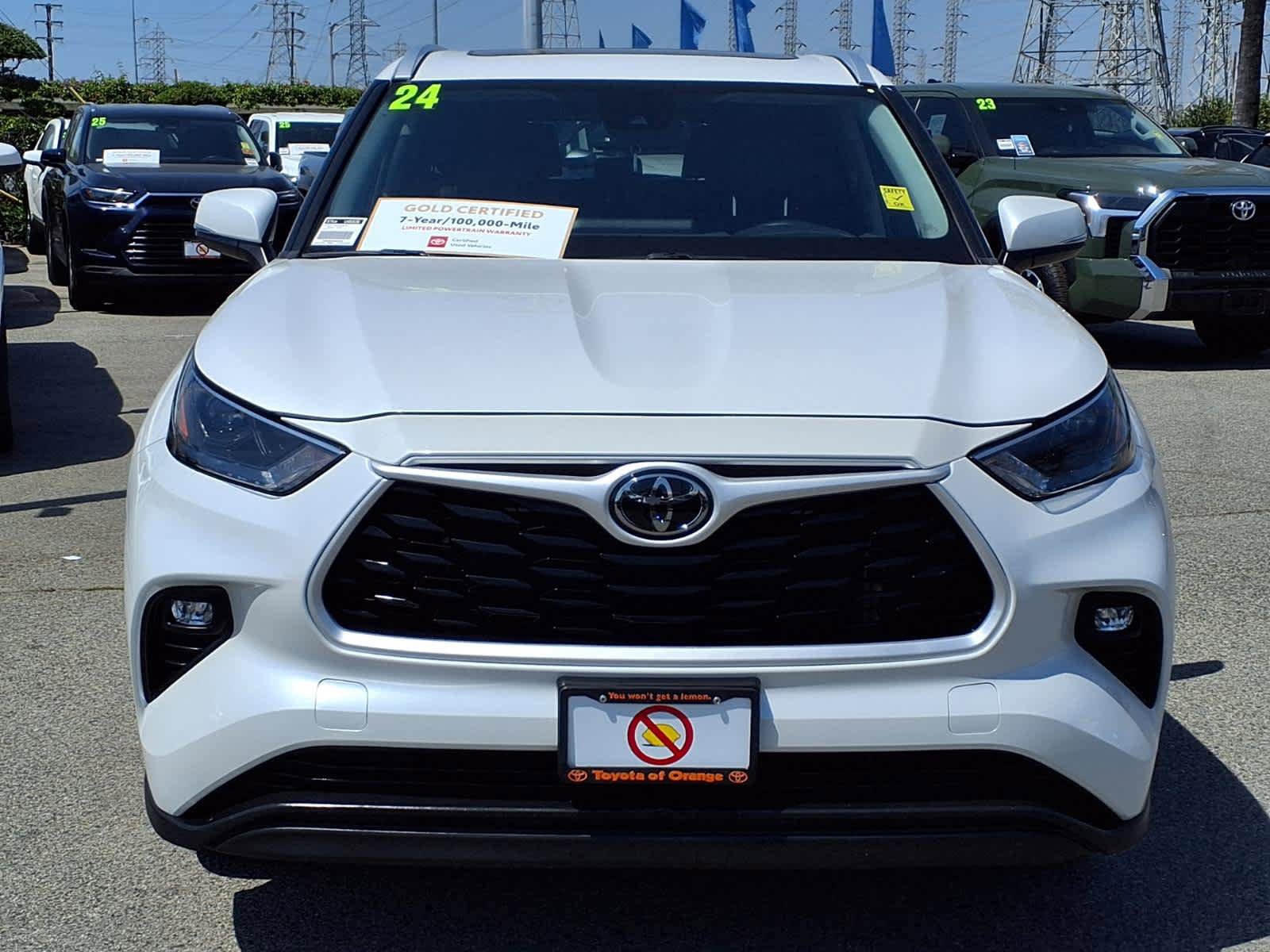 Certified 2024 Toyota Highlander XLE FWD image 2