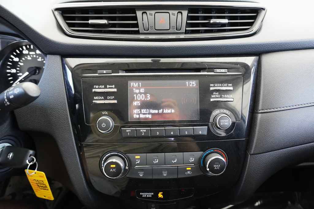 Used 2017 Nissan Rogue S FWD image 12