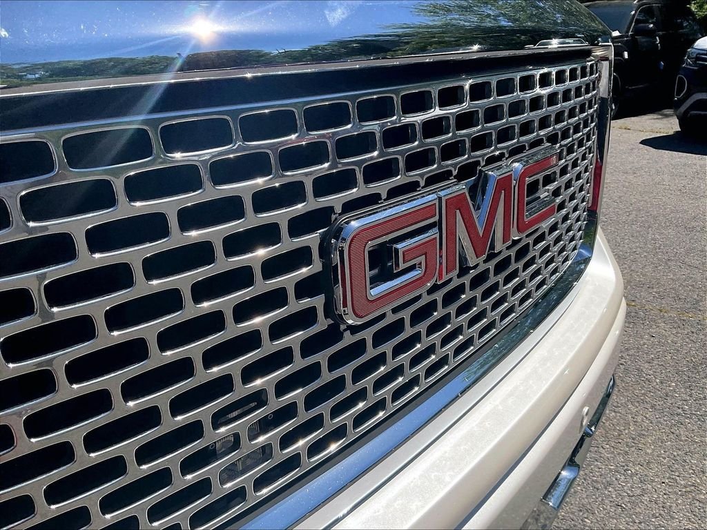 Used 2015 GMC Sierra 1500 Denali w/ Driver Alert Package AWD/4WD image 29