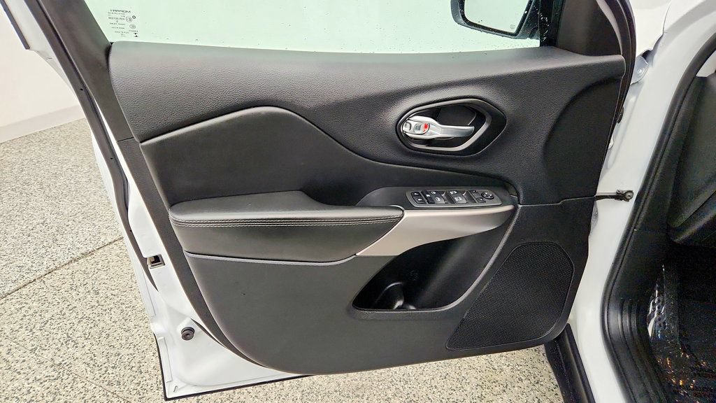 Used 2022 Jeep Cherokee Latitude Lux w/ Sun & Sound Group AWD/4WD image 11
