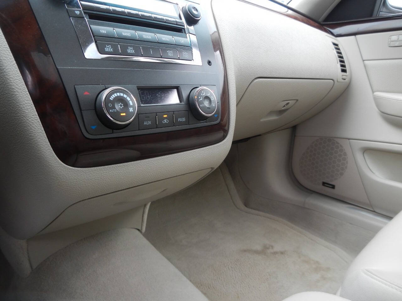 Used 2007 Cadillac DTS Luxury II FWD image 41