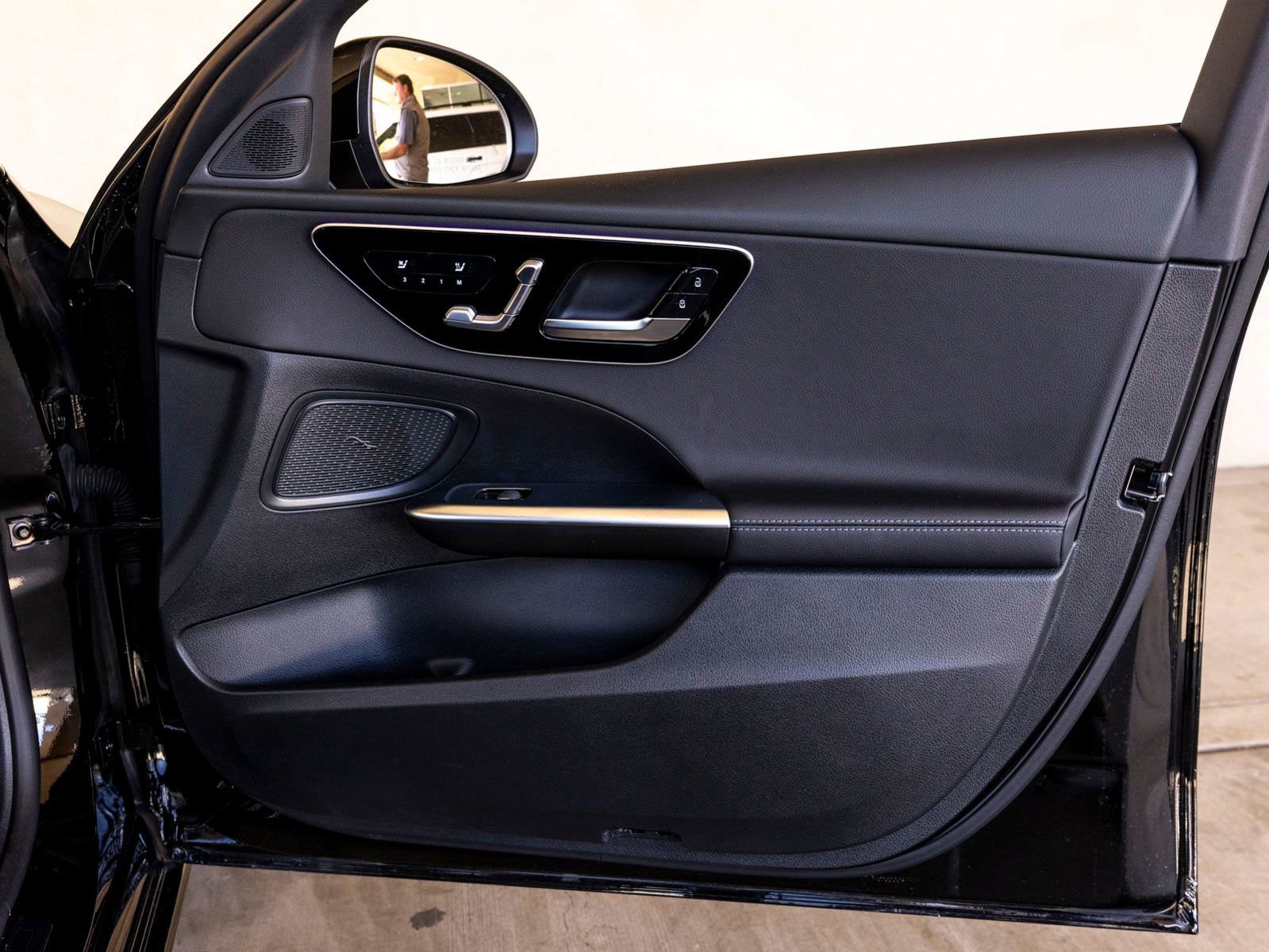 Used 2025 Mercedes-Benz C 300 Sedan image 25