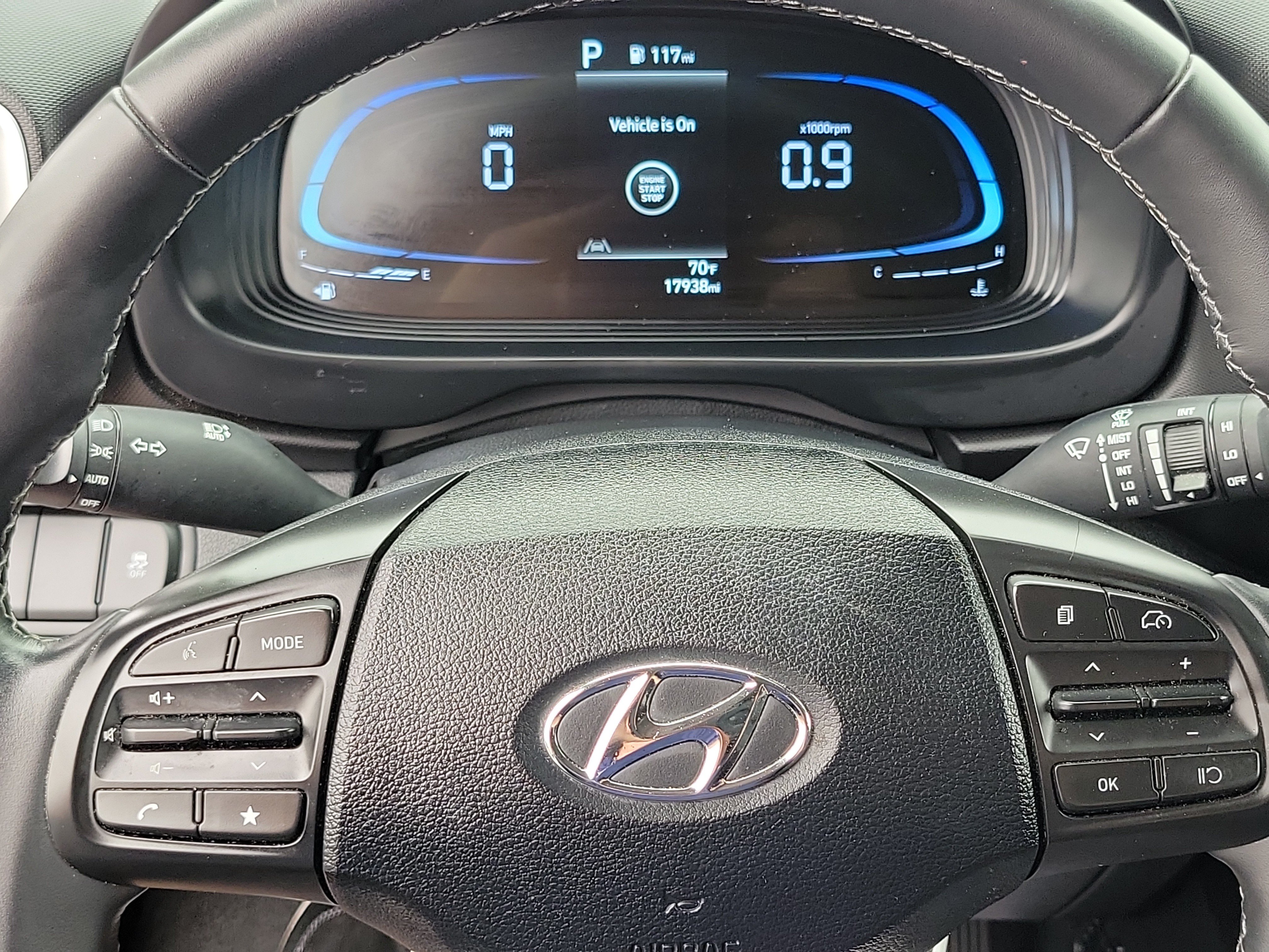 Certified 2024 Hyundai Venue SEL FWD image 10