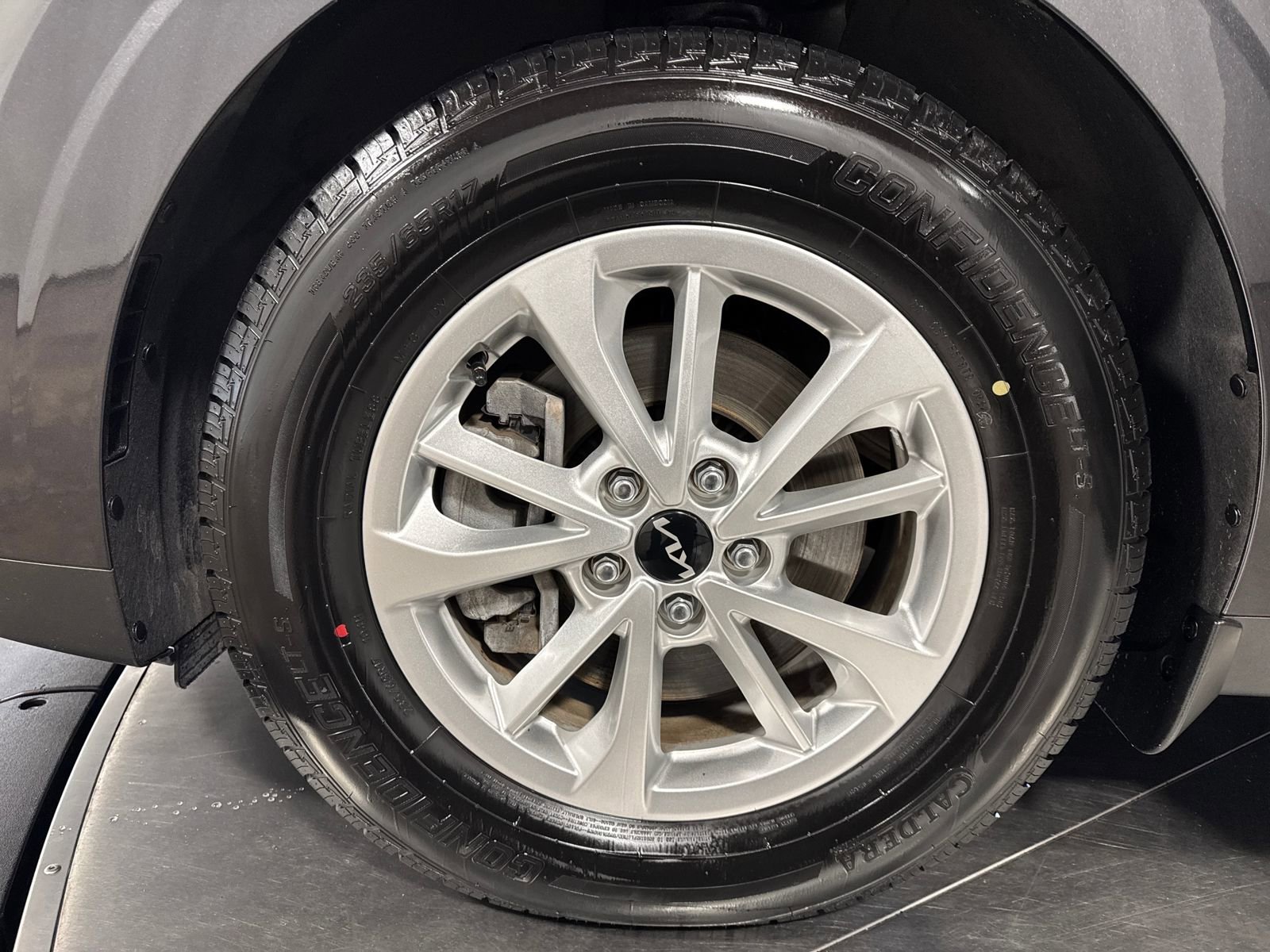 Certified 2022 Kia Carnival LX w/ Paint Protection Package image 3