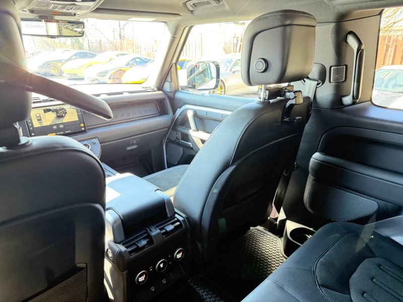 Used 2023 Land Rover Defender 90 V8 image 16