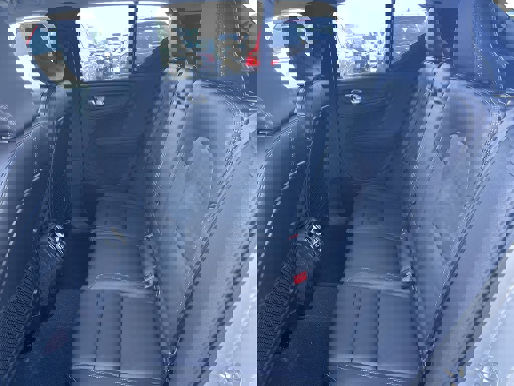 Used 2024 Volvo XC40 B5 Plus image 6