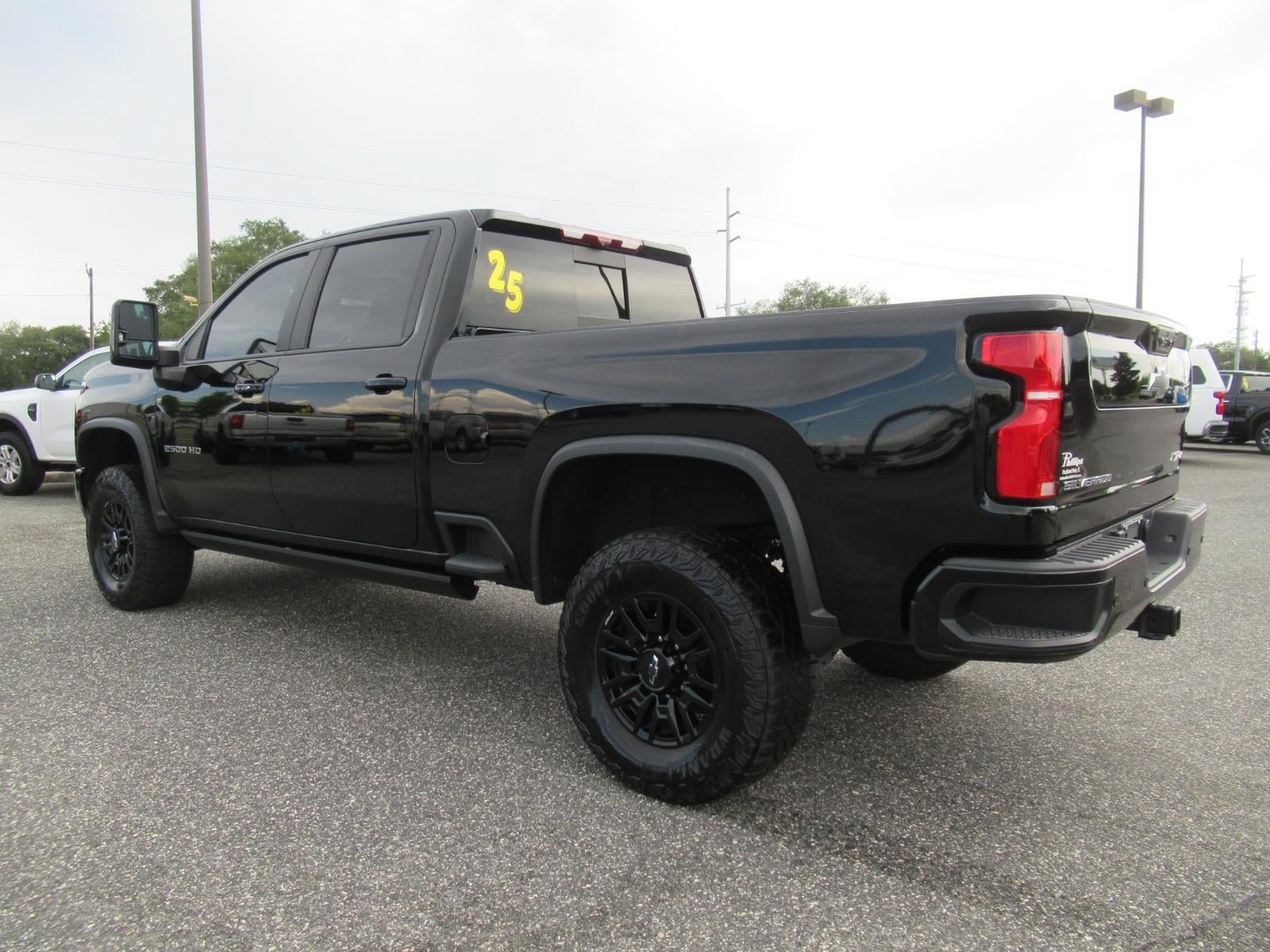Used 2025 Chevrolet Silverado 2500 ZR2 w/ Technology Package AWD/4WD image 5