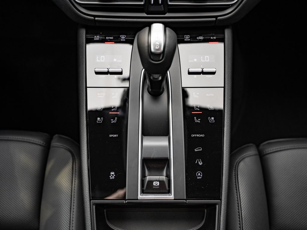 New 2026 Porsche Macan AWD/4WD image 35