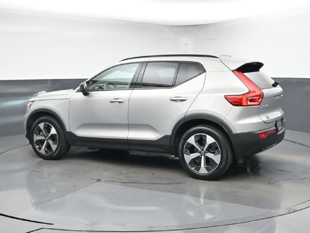 Used 2024 Volvo XC40 B5 Plus AWD/4WD image 6