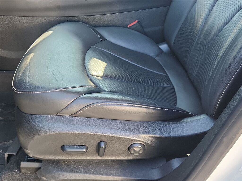 Used 2018 Buick Envision Essence AWD/4WD image 12