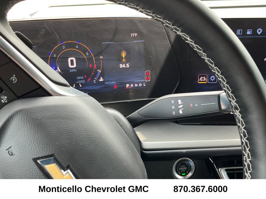 Used 2025 Chevrolet Traverse LT FWD image 16