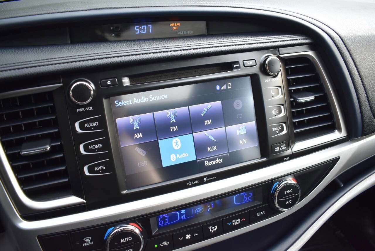 Used 2015 Toyota Highlander XLE AWD/4WD image 29