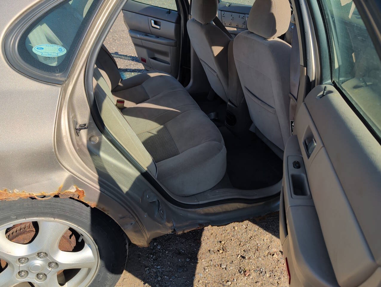 Used 2003 Ford Taurus SE FWD image 25