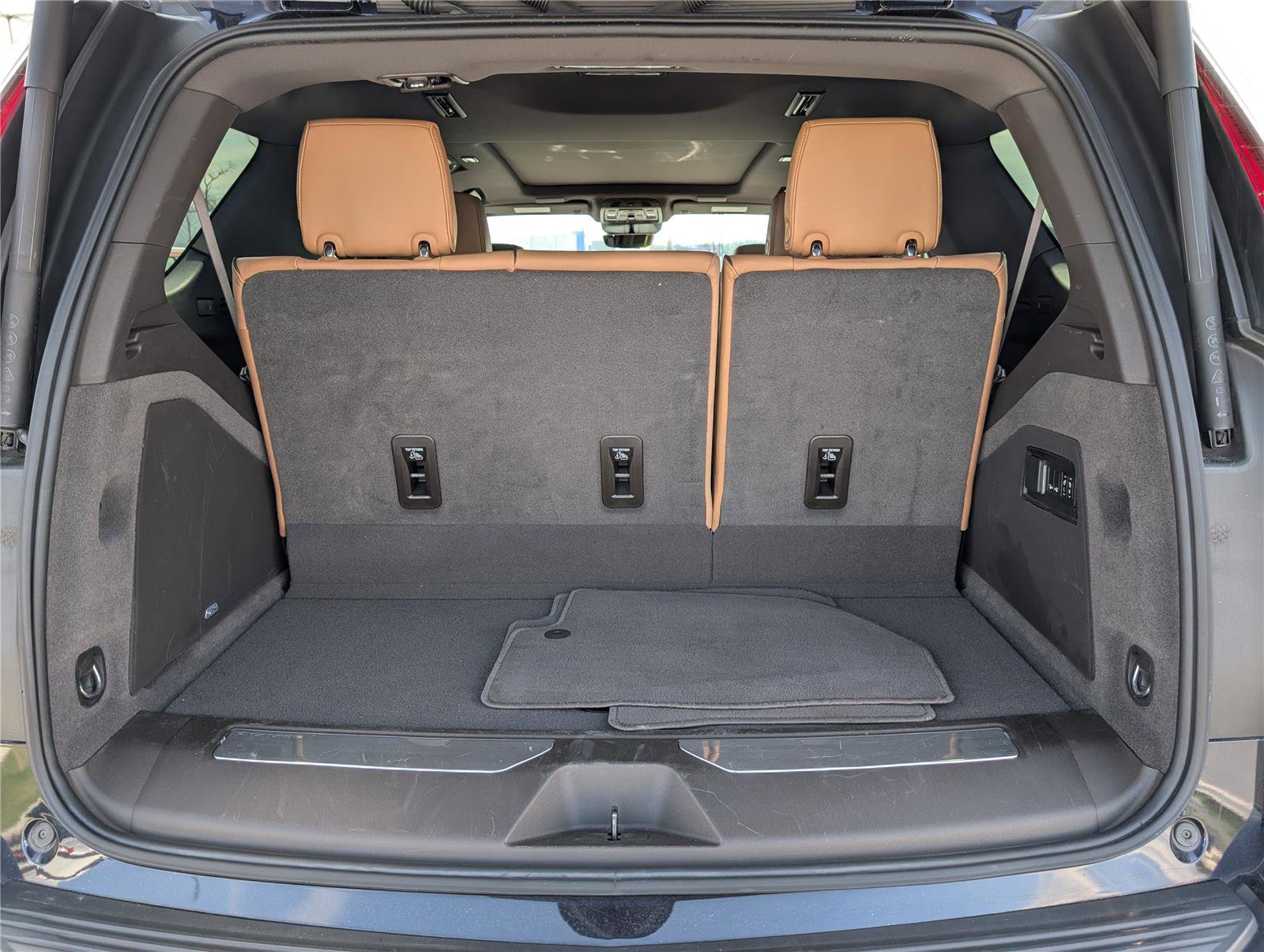 Used 2022 Cadillac Escalade Premium Luxury image 16