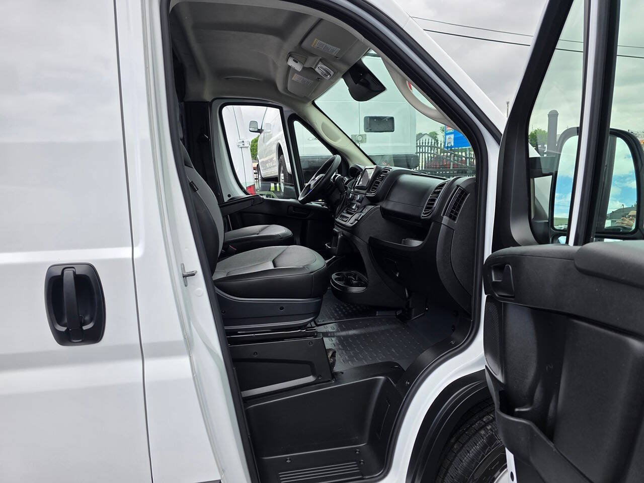 Used 2025 RAM ProMaster 3500 w/ Convenience Group FWD image 14
