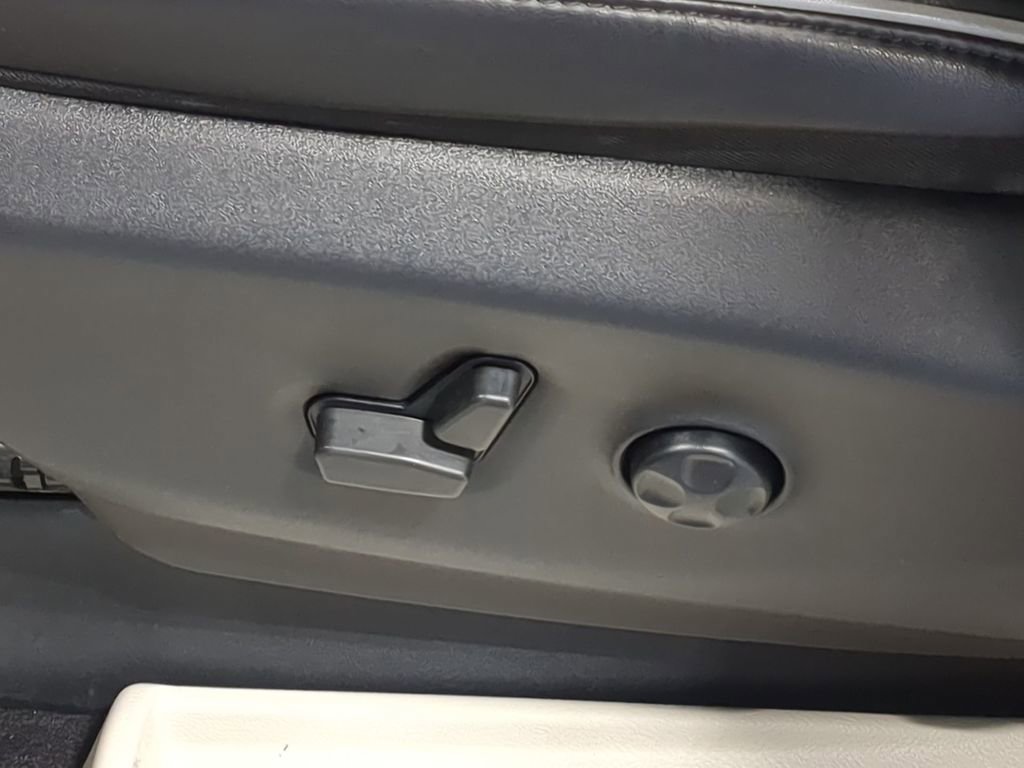 Used 2021 Chrysler Pacifica Limited w/ Uconnect Theater Family Group AWD/4WD image 21