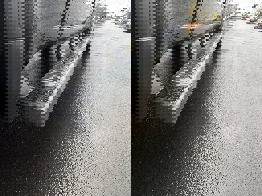 Used 2019 GMC Sierra 1500 SLT w/ SLT Convenience Package image 9