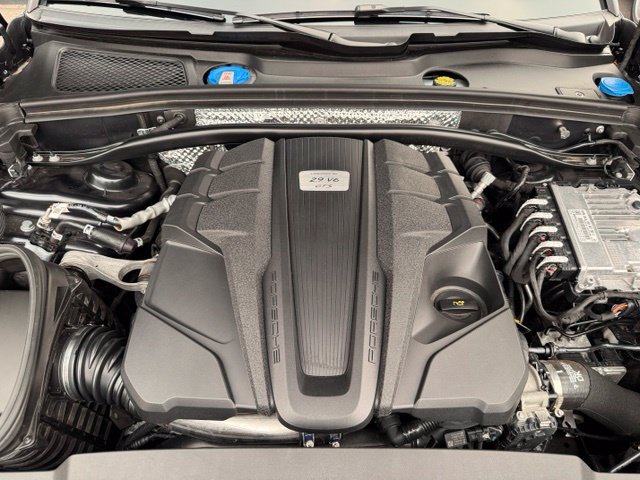 Certified 2023 Porsche Macan GTS AWD/4WD image 39