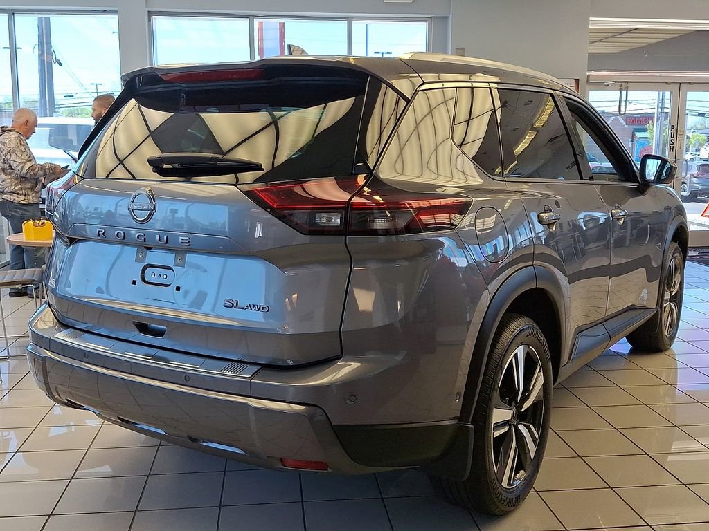 Certified 2025 Nissan Rogue SL w/ SL Premium Package AWD/4WD image 6
