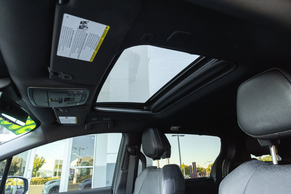 Certified 2025 Toyota Sienna Platinum AWD/4WD image 14