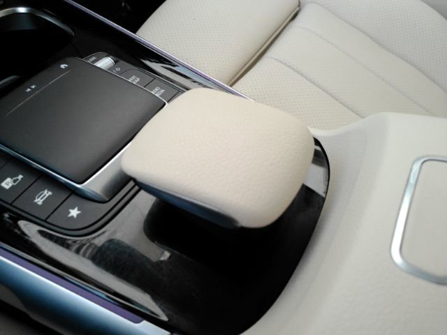 Used 2022 Mercedes-Benz EQB 300 4MATIC image 49