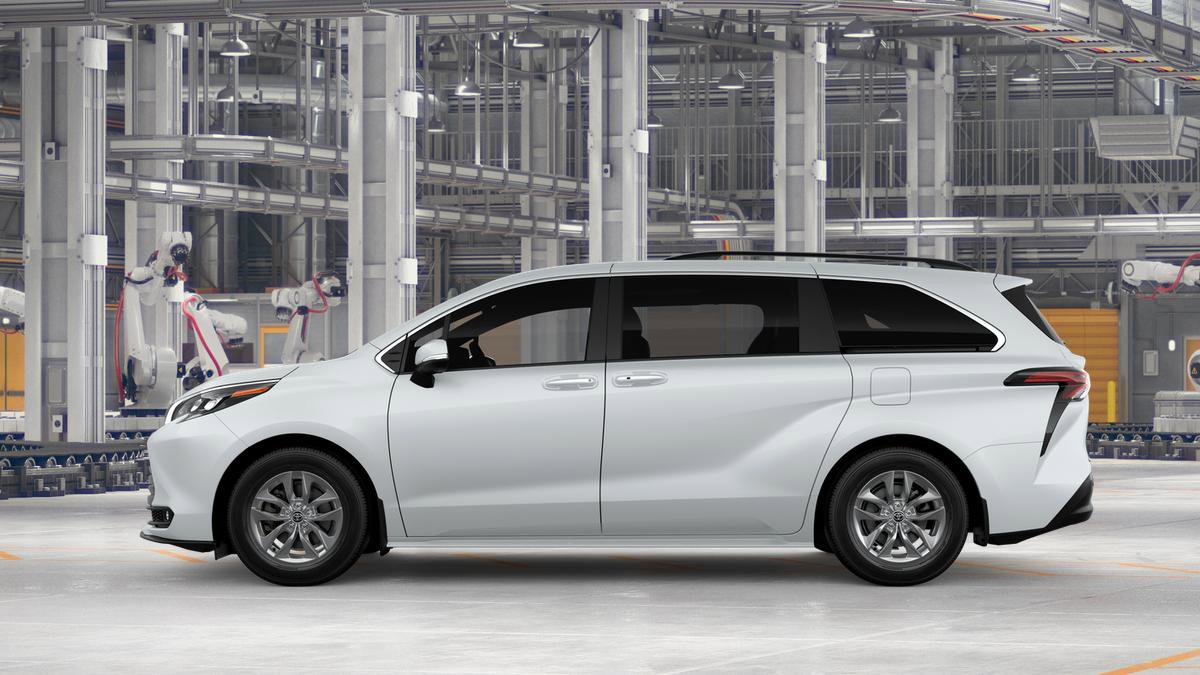 New 2026 Toyota Sienna XLE FWD image 4