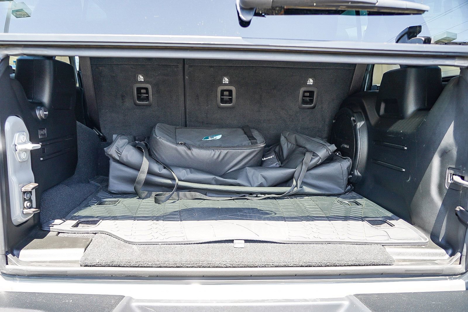 Used 2023 Jeep Wrangler Unlimited Rubicon 4xe w/ Cold Weather Group AWD/4WD image 28