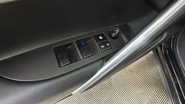 Used 2022 Toyota Corolla Cross L AWD/4WD image 11