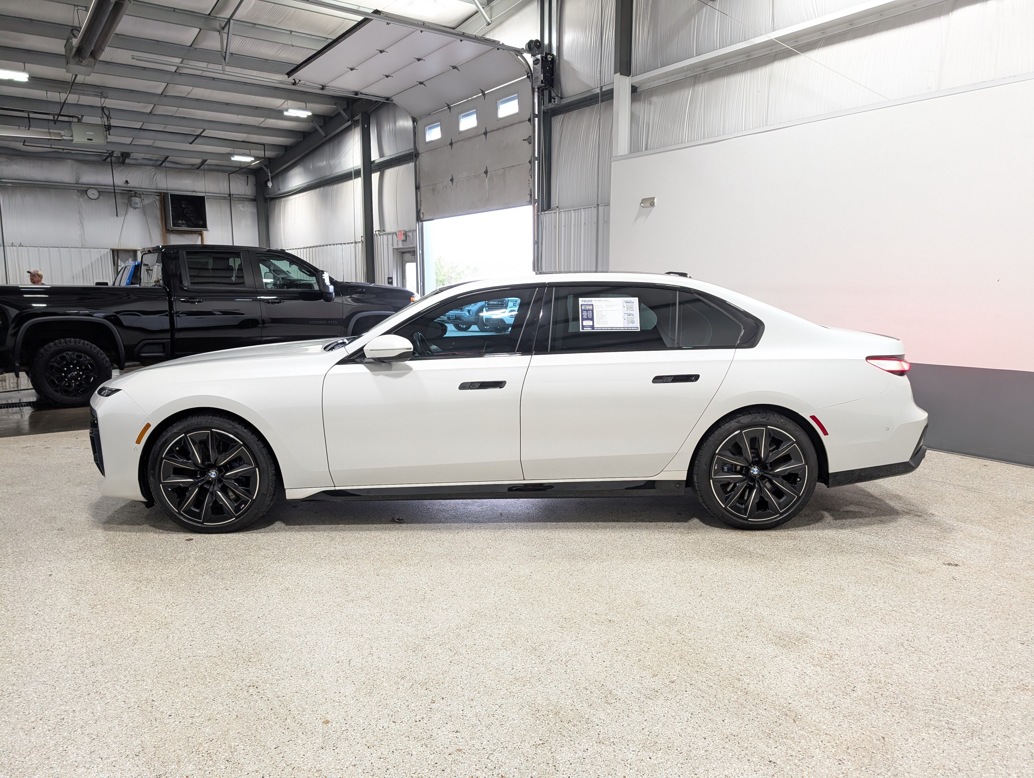 Used 2023 BMW 760i xDrive w/ Executive Package AWD/4WD image 6