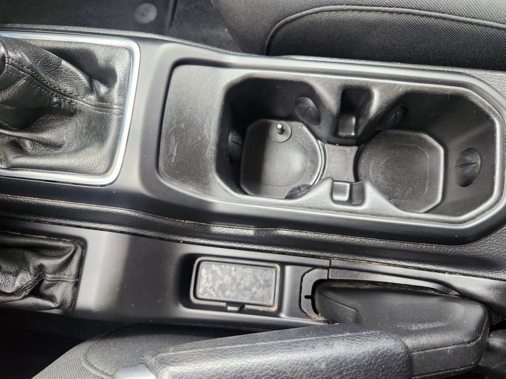 Used 2020 Jeep Wrangler Sport image 23