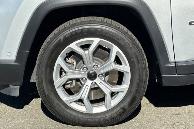 Used 2025 Jeep Compass Latitude w/ Convenience Group image 31