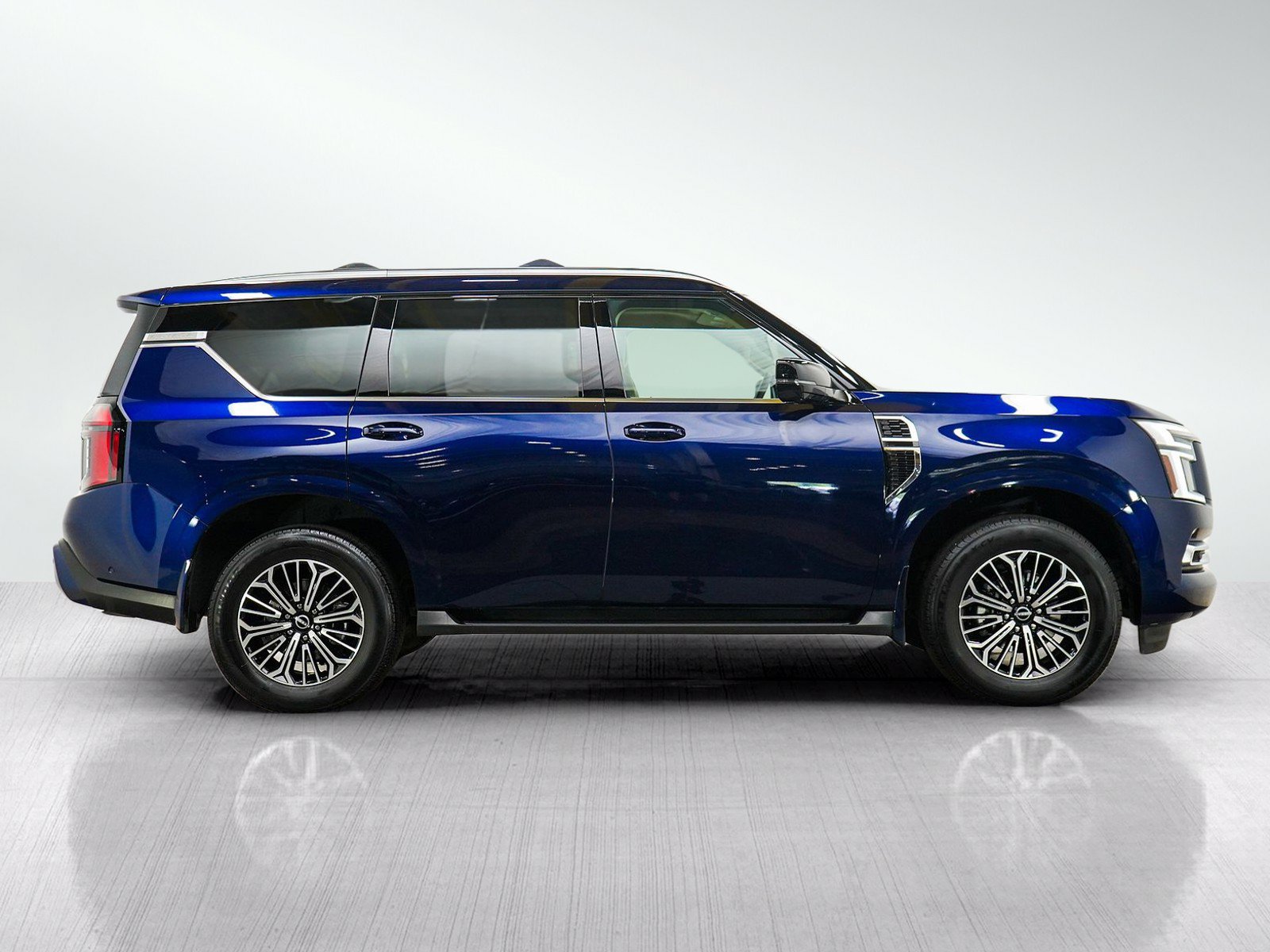 Certified 2025 Nissan Armada Platinum AWD/4WD image 6