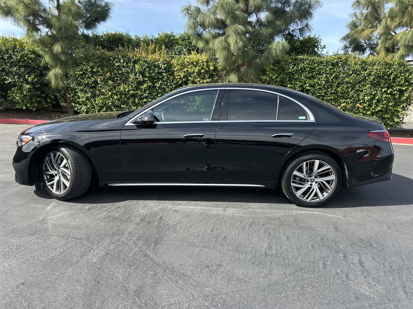 Used 2024 Mercedes-Benz E 350 4MATIC Sedan image 3