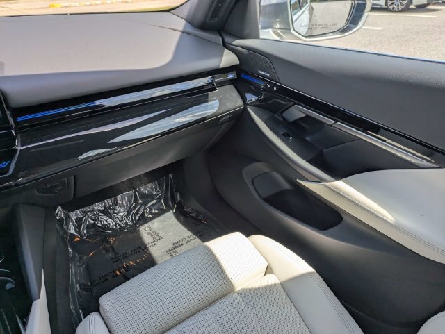 Used 2024 BMW 530i w/ Convenience Package RWD image 17
