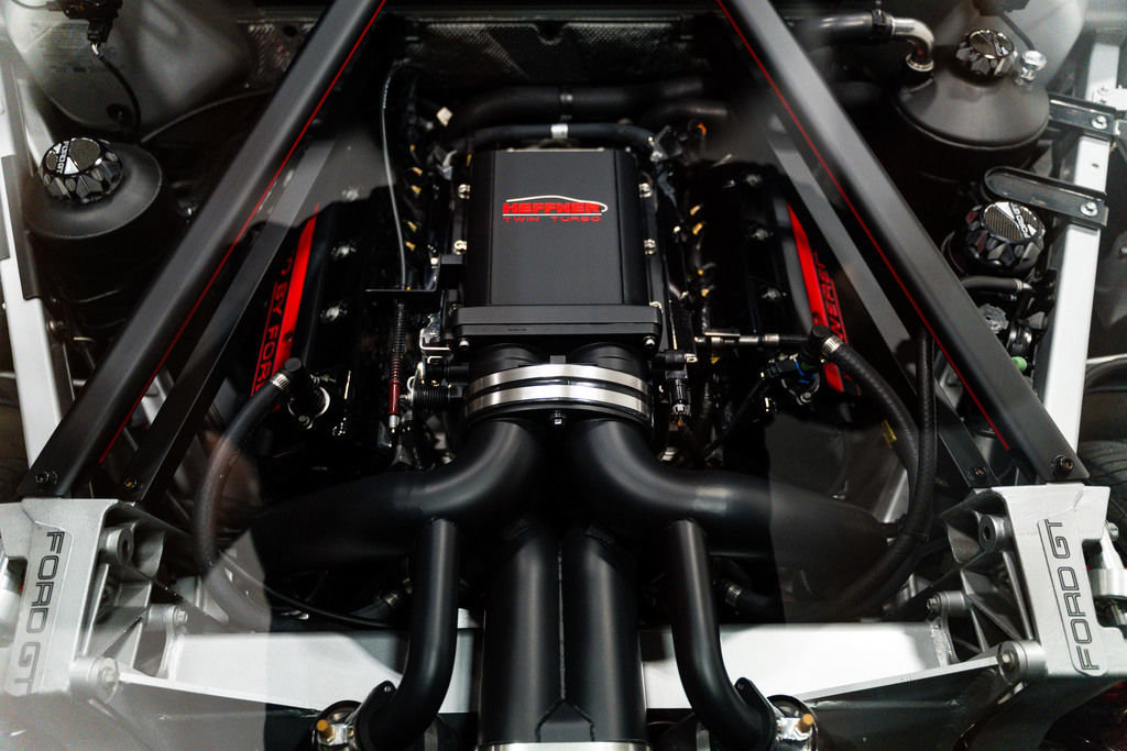 Used 2006 Ford GT RWD image 5