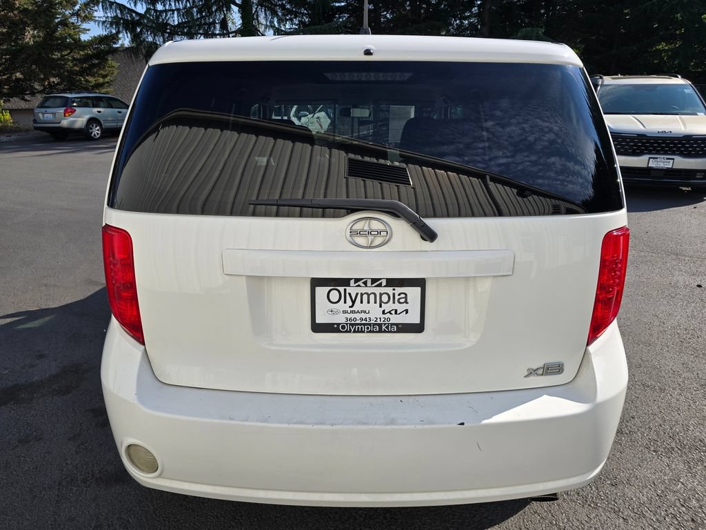 Used 2010 Scion xB FWD image 5