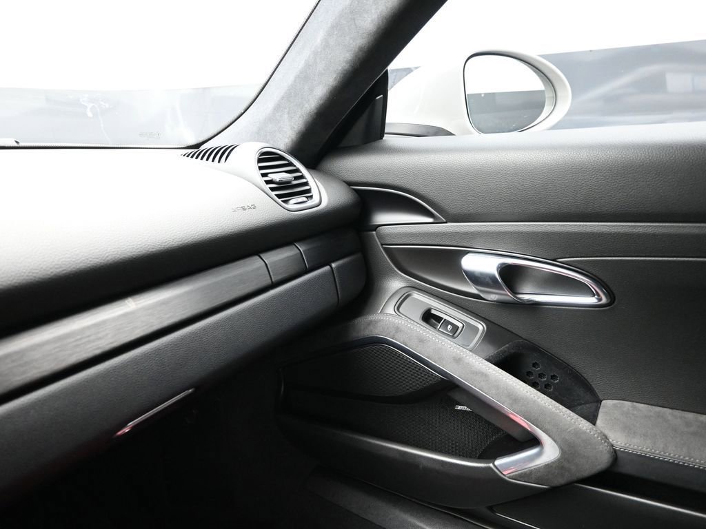 Used 2018 Porsche 718 Cayman GTS image 15