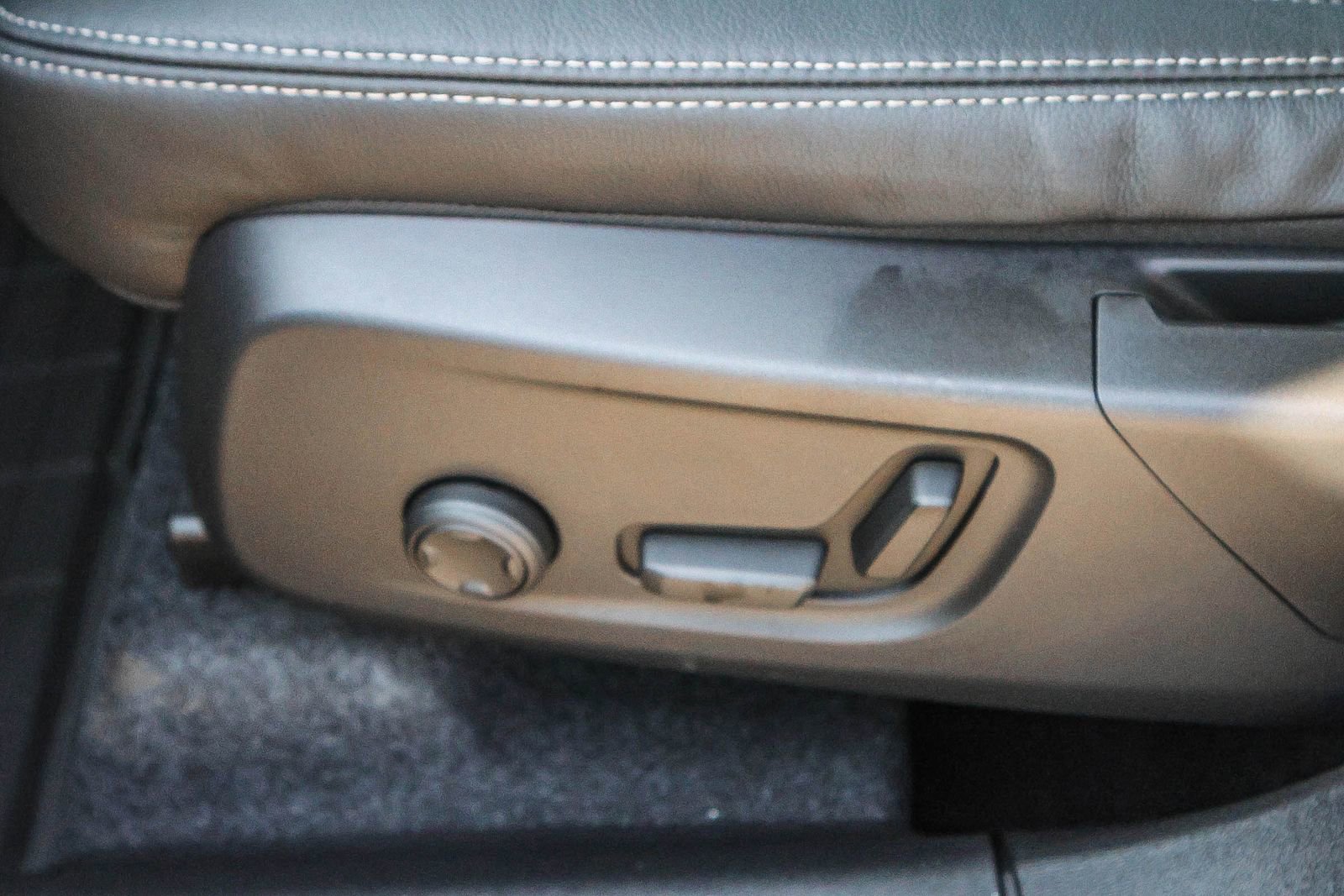 New 2026 Volvo XC40 B4 Plus w/ Climate Package image 28